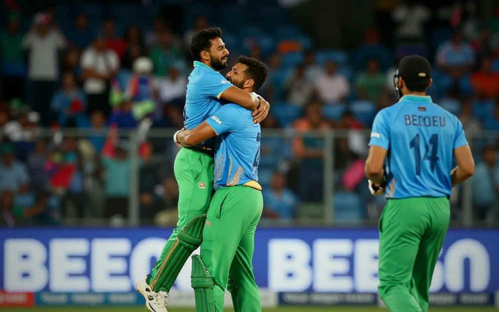 চোটের নকশা: অ'রউর্ক, নিউজিল্যান্ডের ছয় টেস্টের গ্রীষ্ম আর ট্রান্স-তাসমানের অগোচরা বাজি