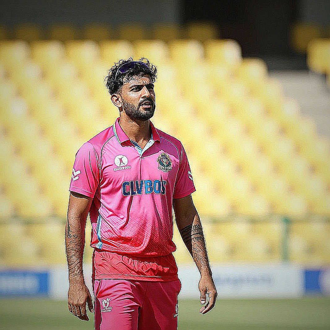 জাঙ্গুর ২৩৯ রান আর ১২০.৭৪: দুই ফরম্যাটের দুই ক্রিকেটার